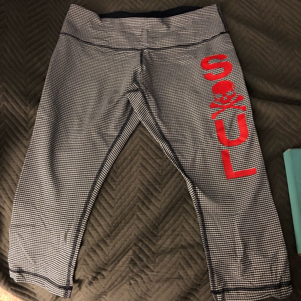 Lululemon + Soul Cycle checkered-print capris l 10